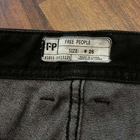 Free People Destroyed Ankle Raw Hem Skinny Jean-Black-Size 26-Distressed - Picture 9 of 13